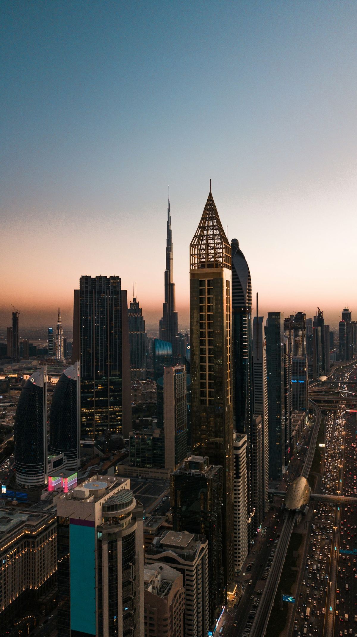La silhouette du Burj Khalifa et les tours de Downtown Dubai